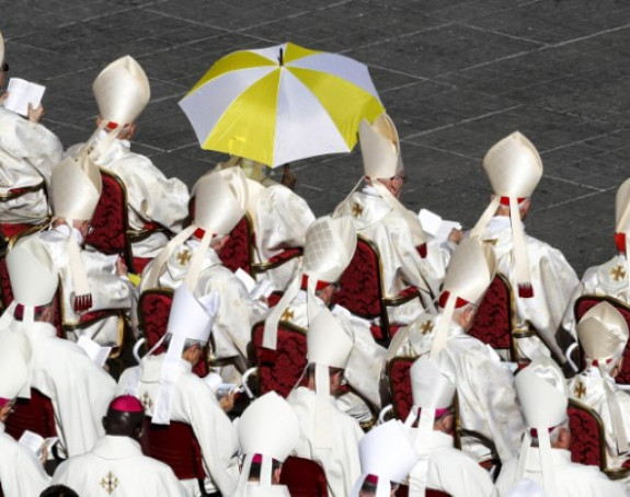 Papa proglasio 35 ljudi za svece