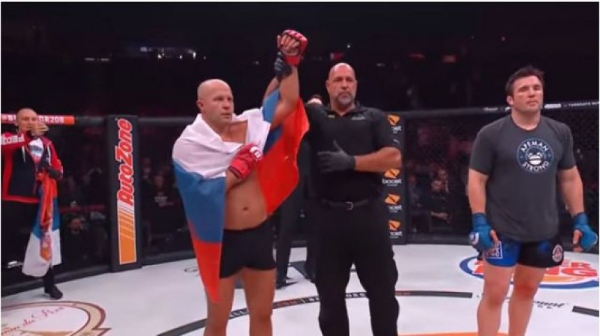 Video: Fedor se vratio i to sa srpskom zastavom!
