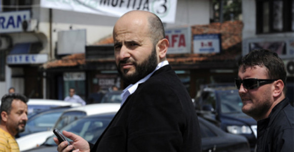 Naoružani upali u Skupštinu grada