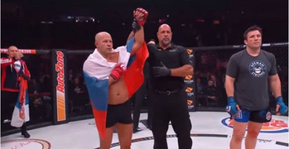 Video: Fedor se vratio i to sa srpskom zastavom!