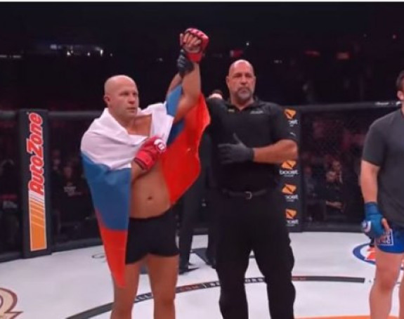 Video: Fedor se vratio i to sa srpskom zastavom!