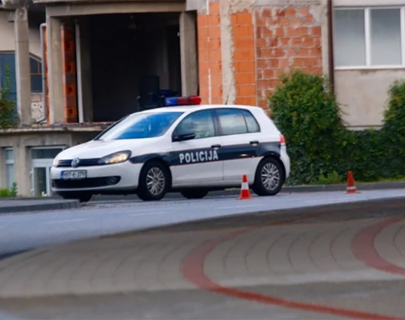 Ženu na putu udario mercedes