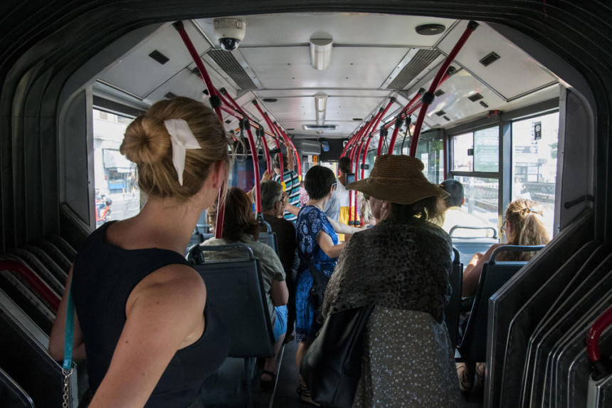 Maloljetnik oteo gradski autobus i provozao ga  