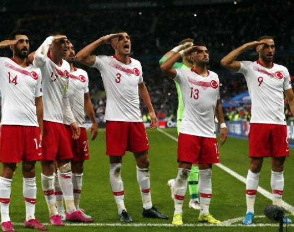 UEFA gubi "bitku" - Turci salutirali vojnicima u Siriji!