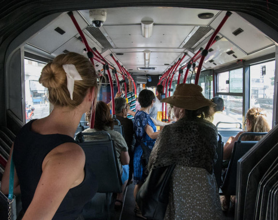 Maloljetnik oteo gradski autobus i provozao ga  