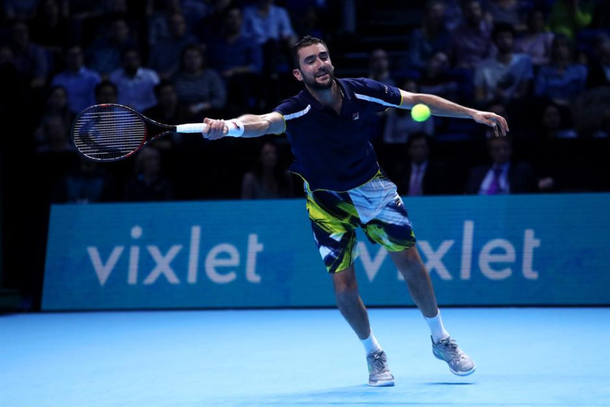 Marine, gdje si ti pošao?! Na plažu ili na tenis...?!