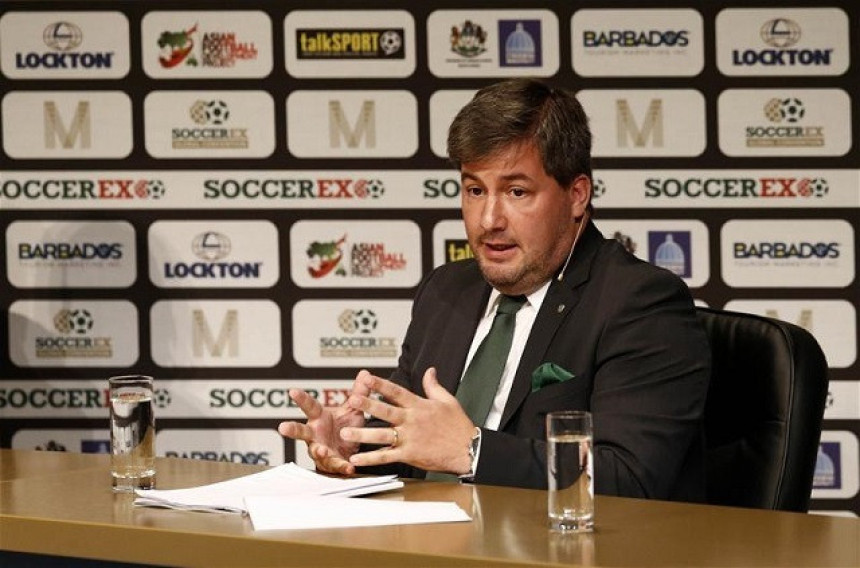 Video: Predsjednik Sportinga pljunuo kolegu! Posred lica...!