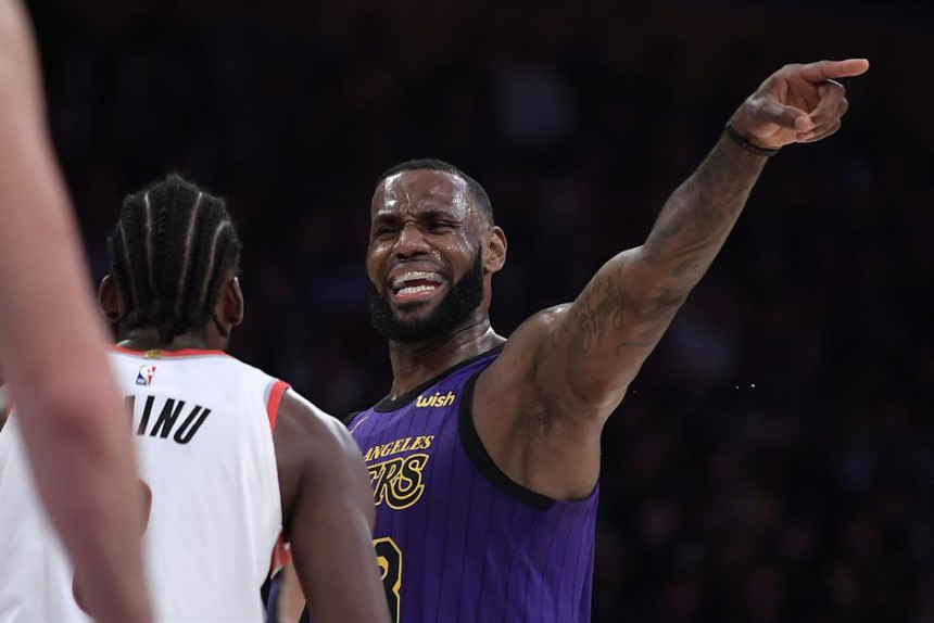 Lebron ubacio 44 i stigao Džordana, Rondo slomio ruku!