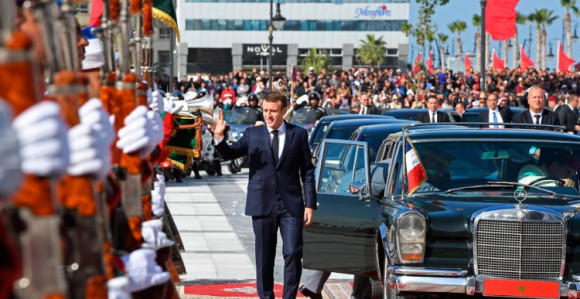 Makron: Puštam Trampa da se igra