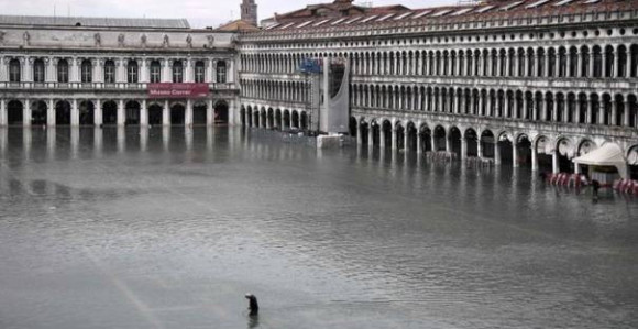 Проглашено синоћ ванредно стање у Венецији