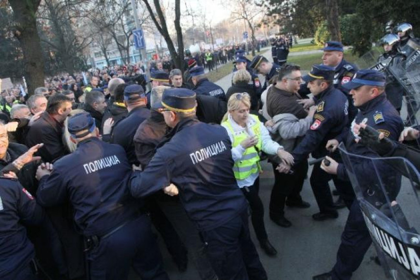 Синдикати Српске излазе на протесте