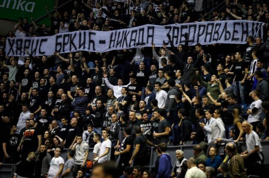 Navijači Partizana ne zaboravljaju Harisa Brkića...