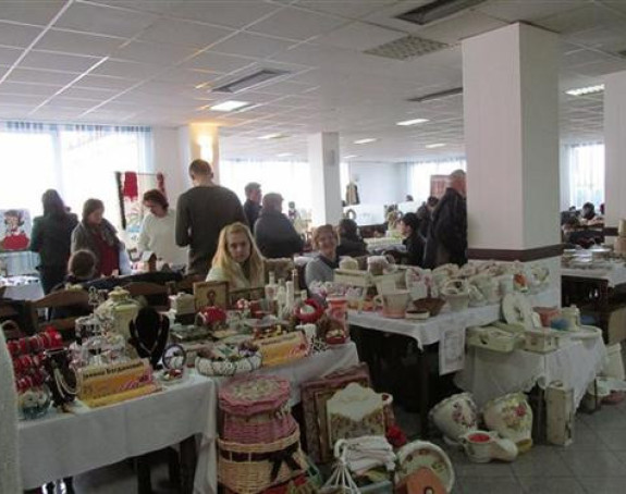 Deveti sajam meda u Šamcu