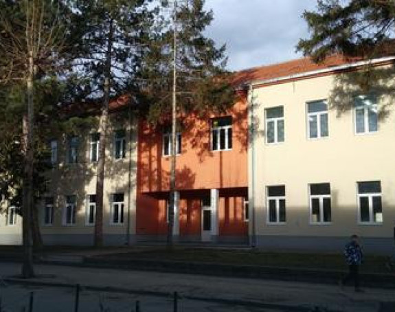 Sramota: Toalet za učenike u šumi