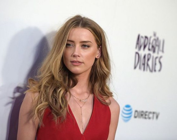 Džonijeva bivša smuvala milijardera