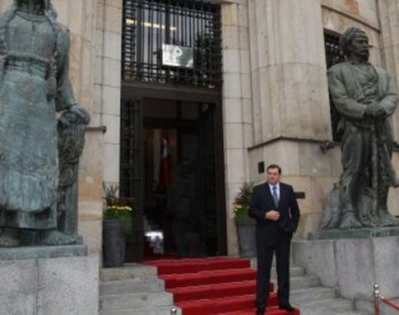 Ima se može se: Raskoš u kabinetu Milorada Dodika