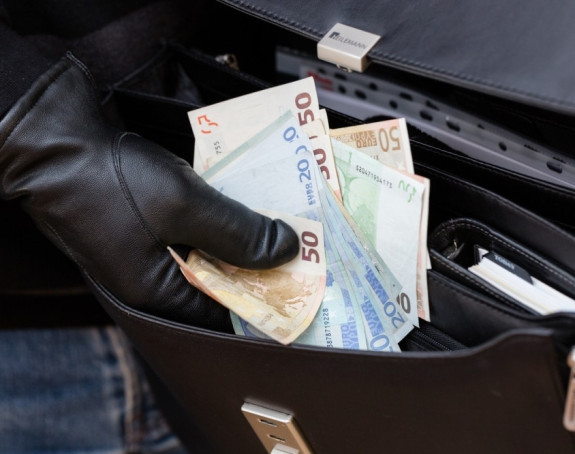 Крала новчанике у болници и вртићима