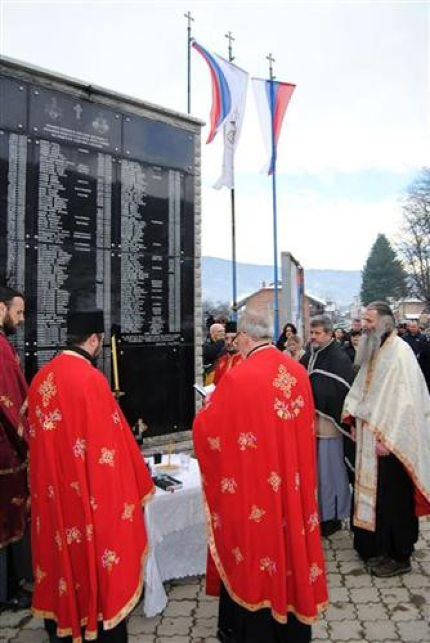 Služen parastos za ubijene Srbe