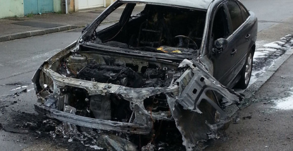 Policija na tragu vlasniku vozila!