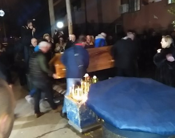 Tijelo Ivanovića unijeli u stranku