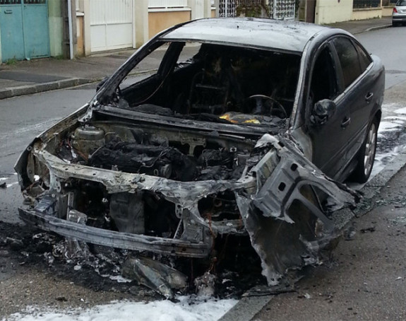 Policija na tragu vlasniku vozila!