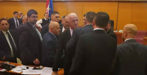 Umalo fizički obračun u Saboru