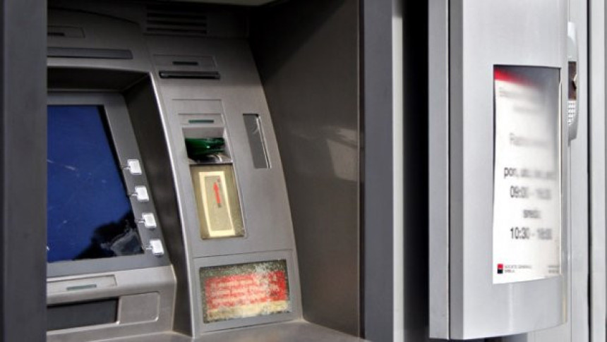 CG: Iz bankomata ukradeno 30 000 evra