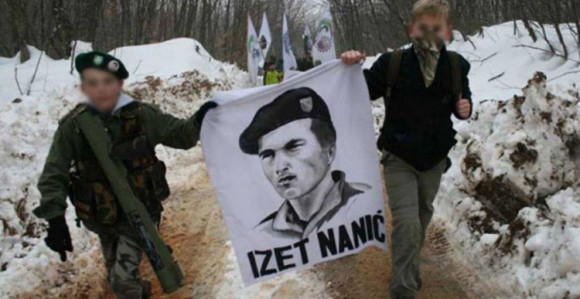 Djeca u vojnim uniformama