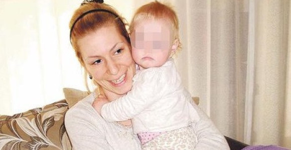 Skočila za bebom koja je pala sa terase