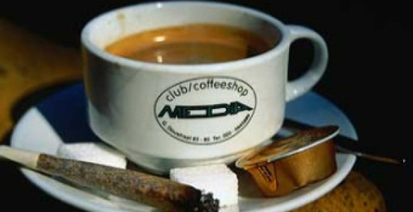 Konobar u Brčkom: Stiže kafica i "vutrica"