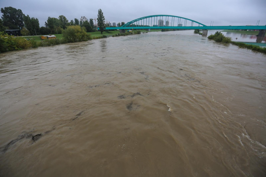 Porast vodostaja Save u Gradišci