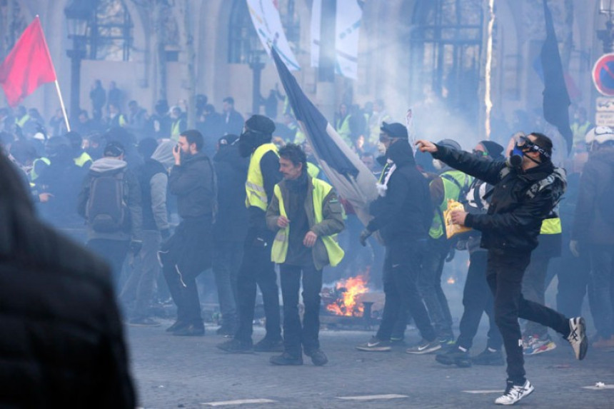Pariz: Protesti prerasli u nasilje