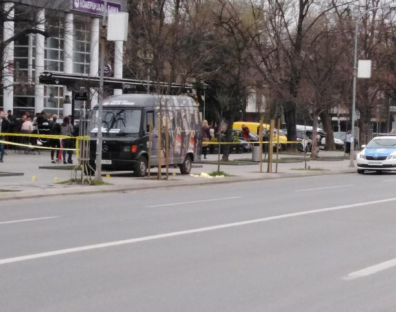 Kombijem gurali ženu 10-ak metara