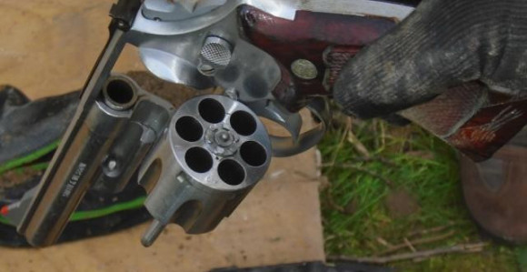 Policija otkrila bure puno oružja u Inđiji