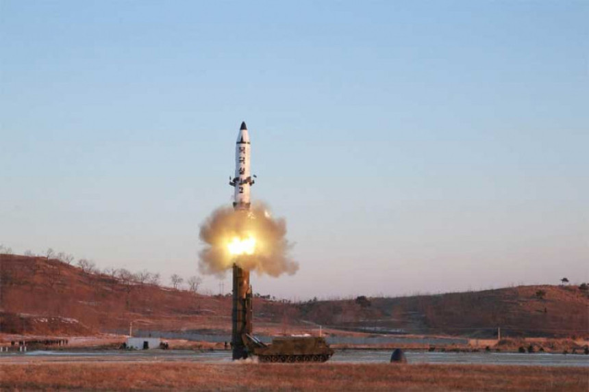Pjongjang lansirao raketu