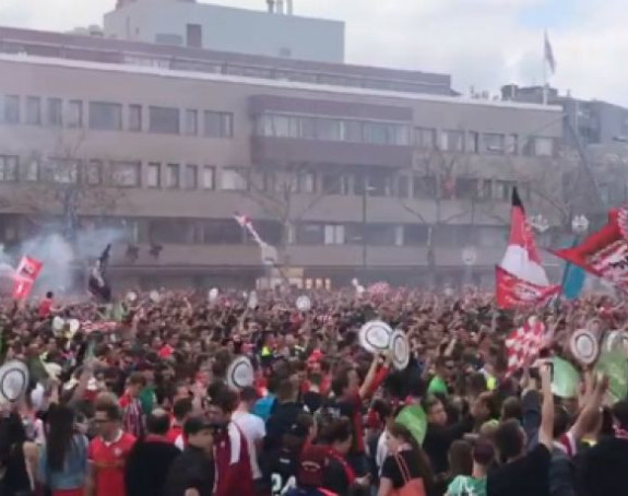 ``Гори`` Ајндховен: ПСВ слави 24. титулу!