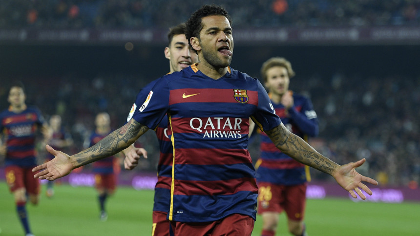 Dani Alves - profesionalni sakupljač pehara!