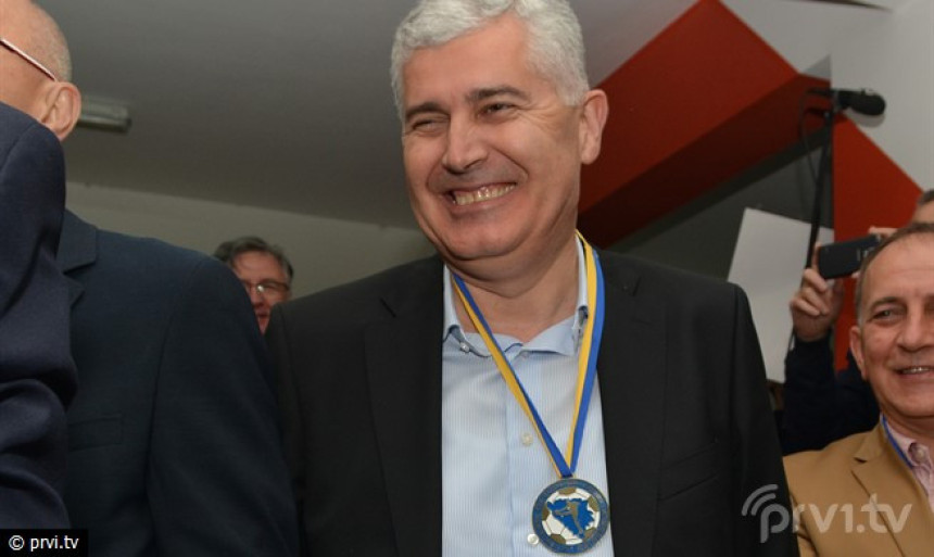 Zrinjskom pehar, Draganu Čoviću medalja?!