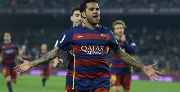 Dani Alves - profesionalni sakupljač pehara!