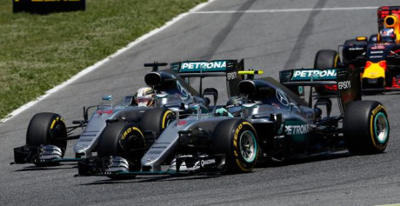 Hamilton i Rozberg krive jedan drugog za sudar!