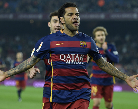 Dani Alves - profesionalni sakupljač pehara!