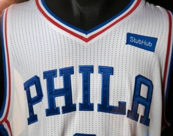 Dogodi se i ovo - Prvi NBA dres sa reklamom!