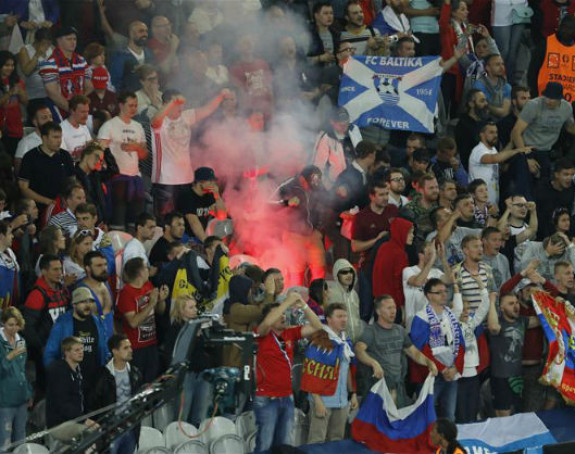 EURO - Rusi se provukli, neće ih izbaciti zbog baklje!