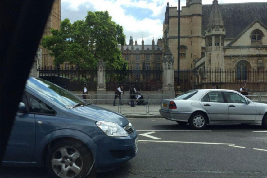 London: Uhapšen muškarac s nožem