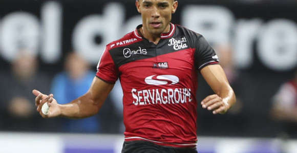 Lion doveo brazilskog sjajnog beka-asistenta!