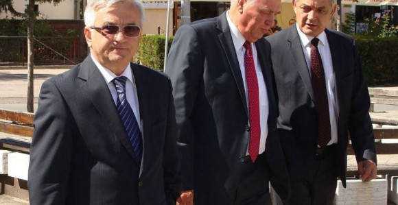 Zelje za fotelje "cijepaju" DNS