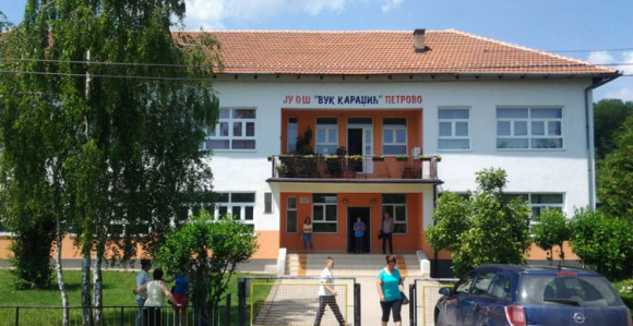 Petrovo: Počeo štrajk nastavnika