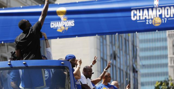 Grin: Ti si ih izmislio! Džejms: Ona ti je rekla?!