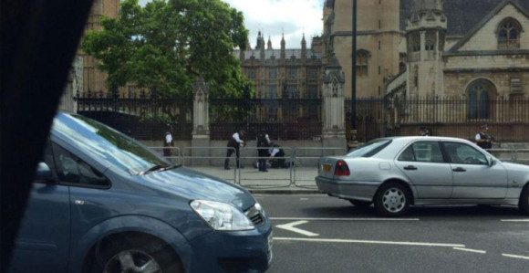 London: Uhapšen muškarac s nožem