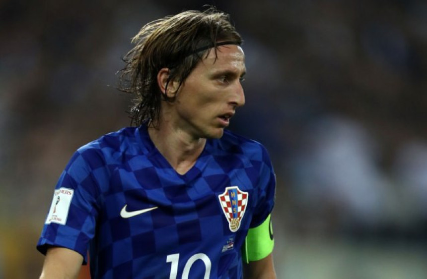 Video: Modrić ljut zbog pitanja o Mamiću!